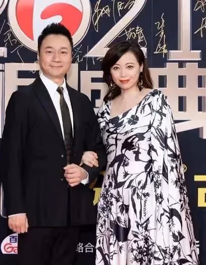 58歲黎耀祥中山買房定居!拋棄相戀10年的髮妻,坦言現任是第三者