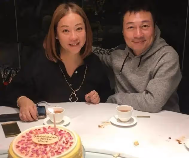 58歲黎耀祥中山買房定居!拋棄相戀10年的髮妻,坦言現任是第三者