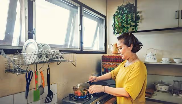 女兒讓幫忙帶外孫,願每月給3千工資,65歲阿姨:再多的錢也不幹