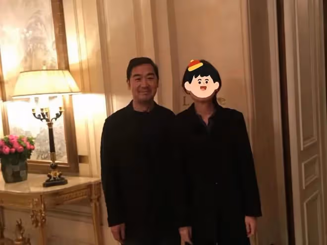 68歲張國立太瀟灑!在國外吃西餐開遊艇,兒子張默已經有了新身份