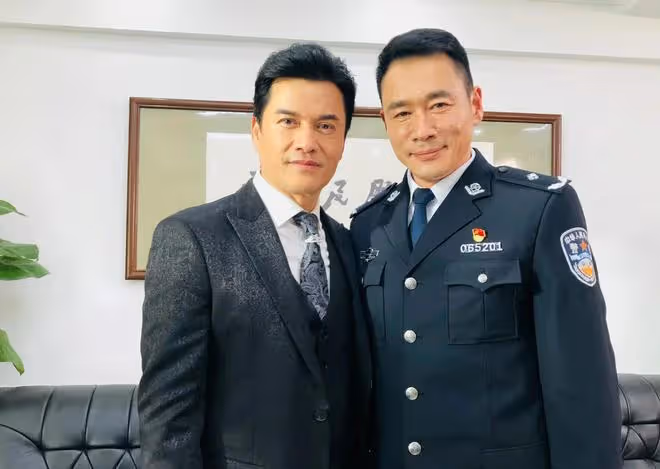 演員丁海峰:美國別墅曝光,自稱為了陪伴家人,暫未回應是否移民