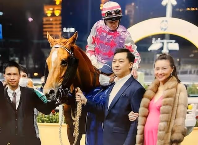 恭喜！前知名亞姐冠軍4年抱3宣布懷第三胎，婚後不時分享富泰生活