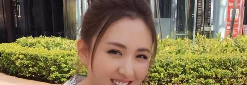 她本是楊冪助理，因姿色被導演相中，今與胡歌搭戲，最終走紅