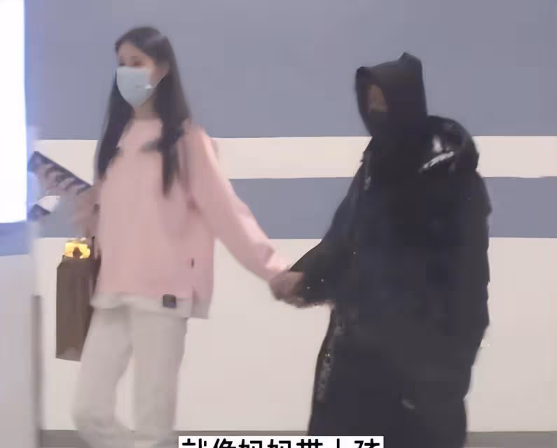 王寶強約會照曝光,女方忙前忙後還當司機,牽手照似媽媽帶小孩