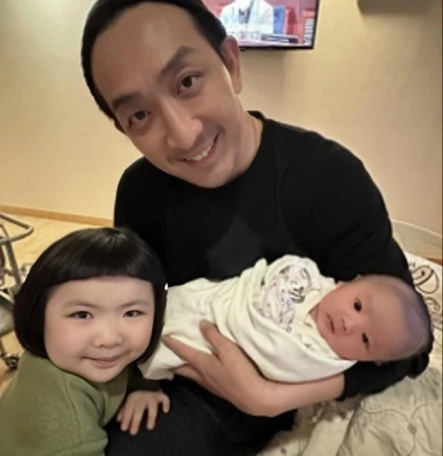 恭喜！香港知名男星妻子順利產下二胎，寶寶圓腦袋大眼睛超可愛