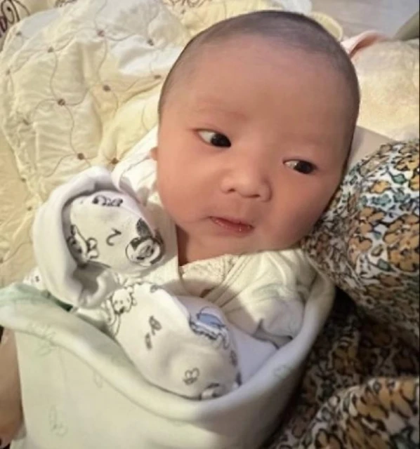 恭喜!香港知名男星妻子順利產下二胎,寶寶圓腦袋大眼睛超可愛