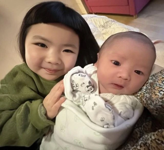 恭喜!香港知名男星妻子順利產下二胎,寶寶圓腦袋大眼睛超可愛