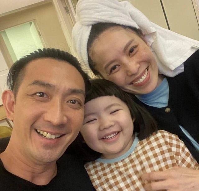 恭喜!香港知名男星妻子順利產下二胎,寶寶圓腦袋大眼睛超可愛