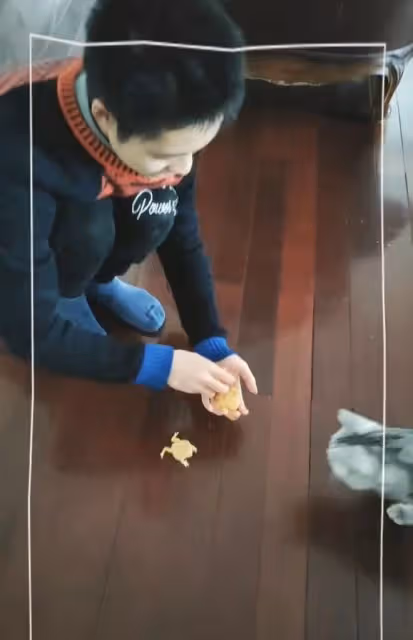 周冰倩曬家庭成員！兒子高鼻樑大眼似媽媽，上海豪宅內如動物園