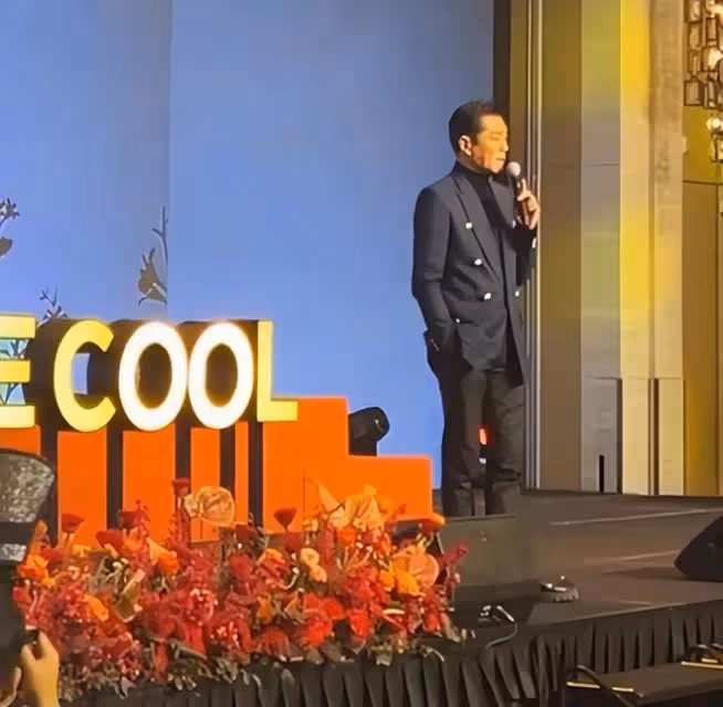 古天樂「天下一」公司十周年慶典，宣萱站C位像極了當家老闆娘