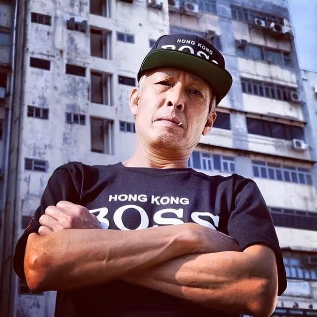 陳冠希義父龍哥離世，最後生活照公開，拿電腦去維修的人是他