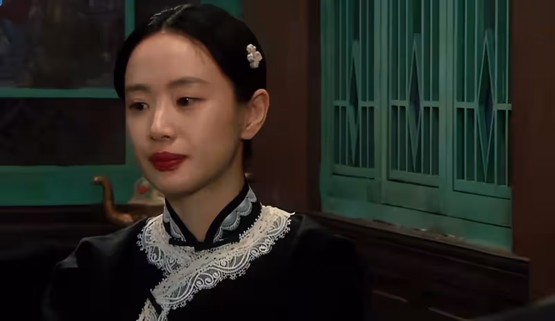 夢幻聯動!李夢與金敏喜柏林偶遇同框比美,相差10歲氣質不分伯仲