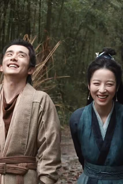 曝大熱青春劇CP戀情!戀愛六年感情穩定,情人節泰國約會好甜蜜