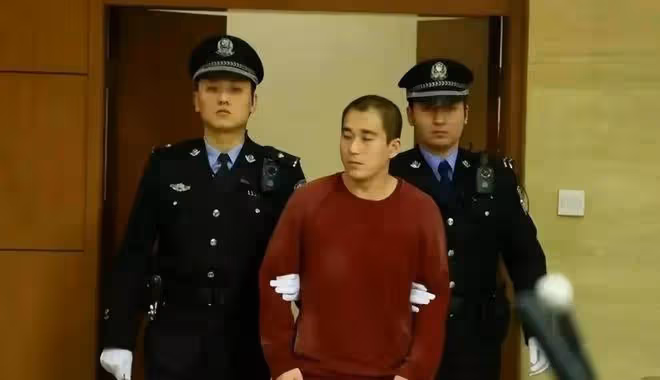 張國立攜妻子現身法國，洋酒喝到臉發紅，曾坐遊艇出海遊玩好愜意