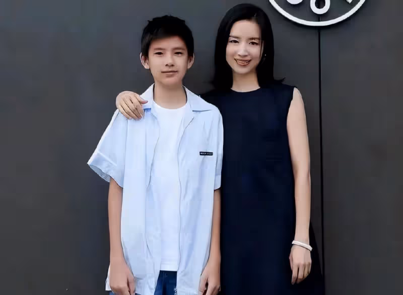 與助理戀情曝光,網友隔空送祝福,董潔的路人緣怎麼變好的?
