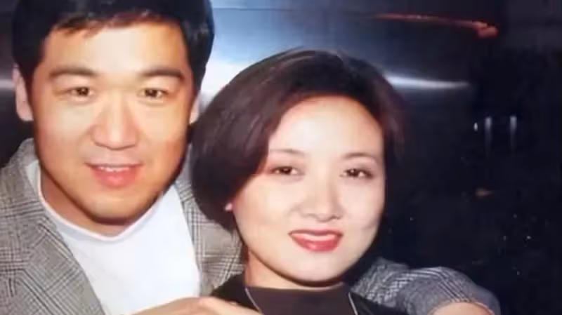 網友法國偶遇張國立，鄧婕素顏不顯老，退休生活愜意，不為兒孫操心