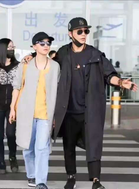 香港娛記曝陳坤周迅疑結婚,多次造謠內地明星,而且周迅有男友