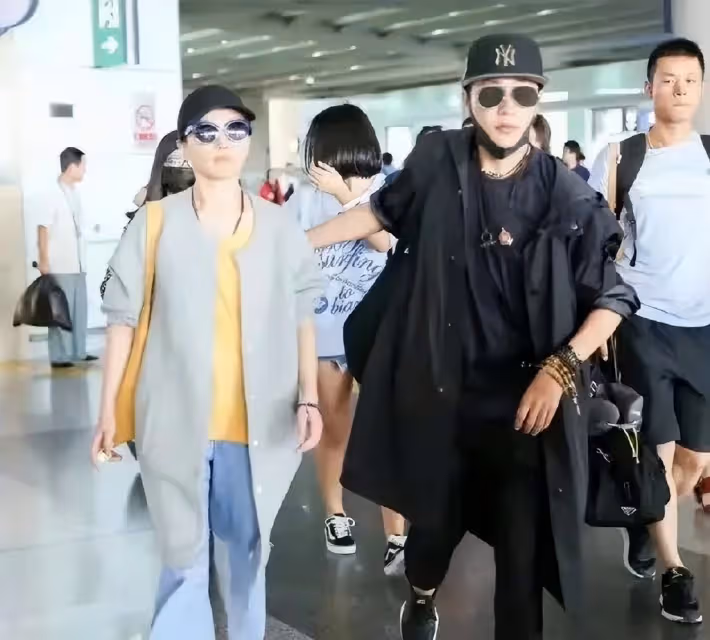 香港娛記曝陳坤周迅疑結婚,多次造謠內地明星,而且周迅有男友