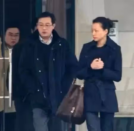 董卿富豪老公被限制消費!唉,董卿現狀誰能想到……