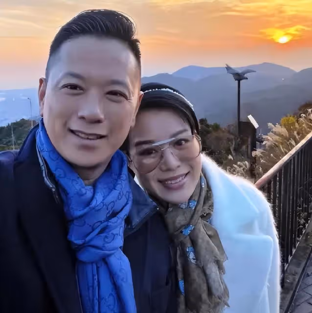 胡杏兒罕與廖碧兒同框,無濾鏡曝光兩人真實容貌,昔日女神都老了
