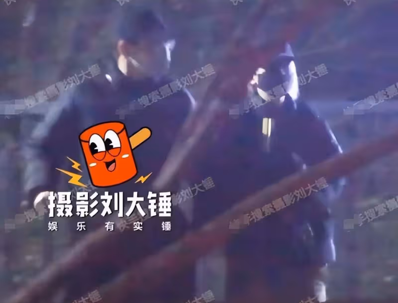 23歲男愛豆被曝塌房!深夜與高挑女子牽手約會,開心扭屁股遛彎