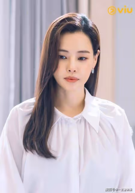 李荷妮時隔6年回歸拍戲 產後身材恢復以往火辣 挑戰出演守寡婦女