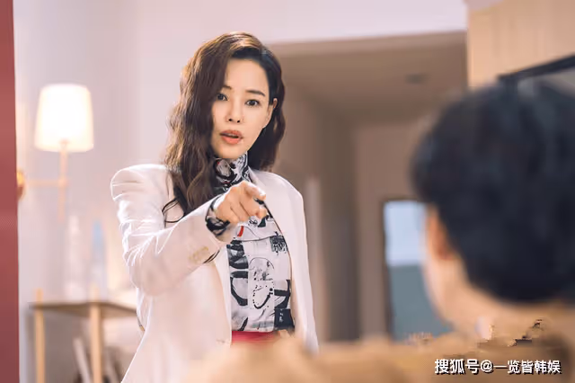 李荷妮時隔6年回歸拍戲 產後身材恢復以往火辣 挑戰出演守寡婦女