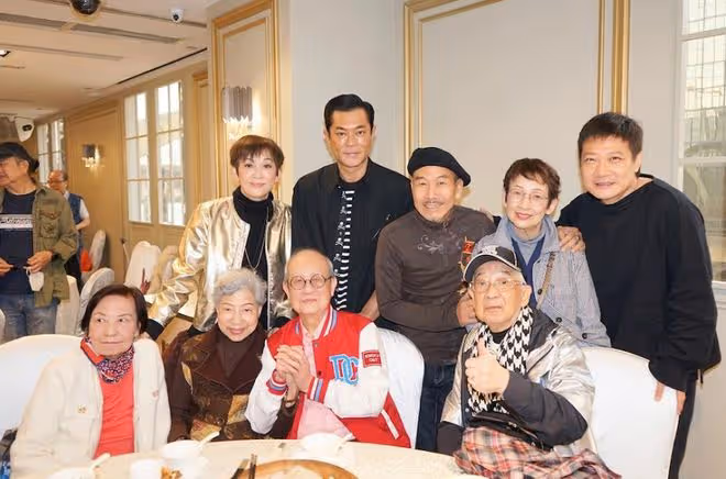 黎姿姑姑息影12年罕露面,91歲坐輪椅口齒不清,住所狹小裝修簡單