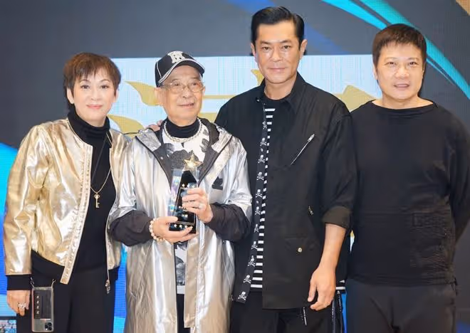 黎姿姑姑息影12年罕露面,91歲坐輪椅口齒不清,住所狹小裝修簡單