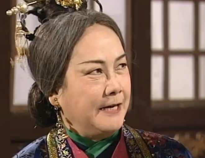 黎姿姑姑息影12年罕露面,91歲坐輪椅口齒不清,住所狹小裝修簡單