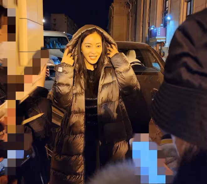 邵兵妻子近照曝光氣質佳！生龍鳳胎很幸福，18歲女兒在美國留學