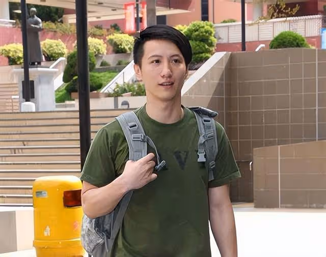疑似婚變！知名渣男港星近兩年未見蹤影，其太太更刪光與對方合照