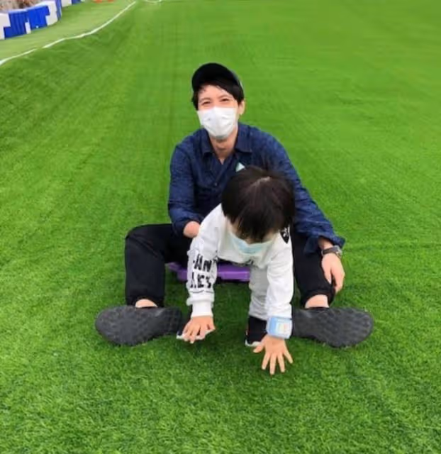 疑似婚變！知名渣男港星近兩年未見蹤影，其太太更刪光與對方合照