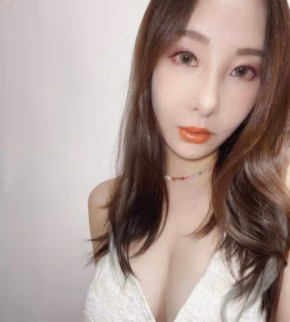 疑似婚變！知名渣男港星近兩年未見蹤影，其太太更刪光與對方合照