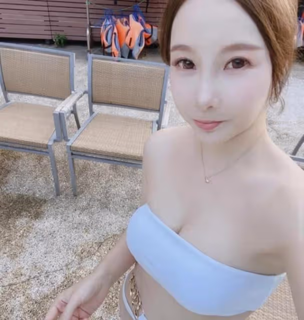 疑似婚變！知名渣男港星近兩年未見蹤影，其太太更刪光與對方合照