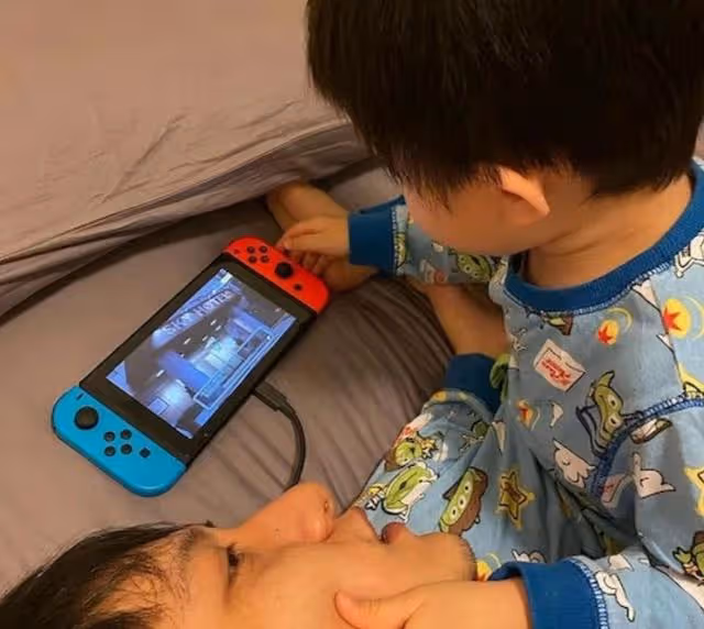 疑似婚變！知名渣男港星近兩年未見蹤影，其太太更刪光與對方合照