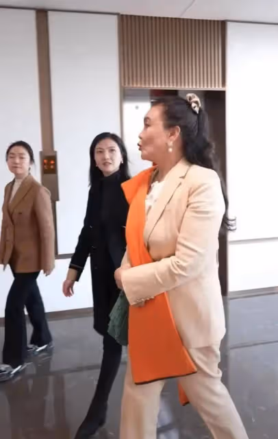 張蘭：與董明珠未鬧掰只是臨時改行程，結果雙方直播間人氣均下滑