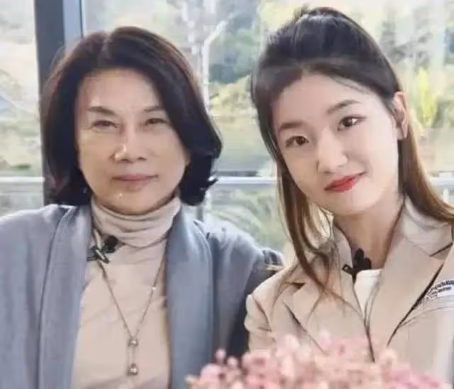 張蘭：與董明珠未鬧掰只是臨時改行程，結果雙方直播間人氣均下滑
