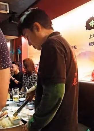 惋惜!曾是台灣人氣歌手「淪落到街頭賣唱」 出租屋內上吊身亡「一週後才被發現」年僅58歲