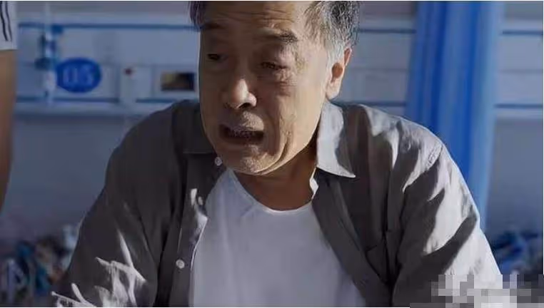 退休月入4萬5!老伴卻告訴兒子「只有1萬6」 我去兒子家「吃一頓晚餐」懂了:老伴真聰明我哭著想逃離
