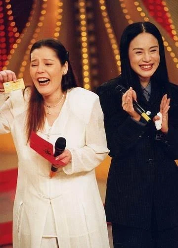 一生被愛害慘!《五燈獎》田露露「歷經三段坎坷戀」和女兒失散20年「淪落到當清潔工」今近況曝光:終於苦盡甘來