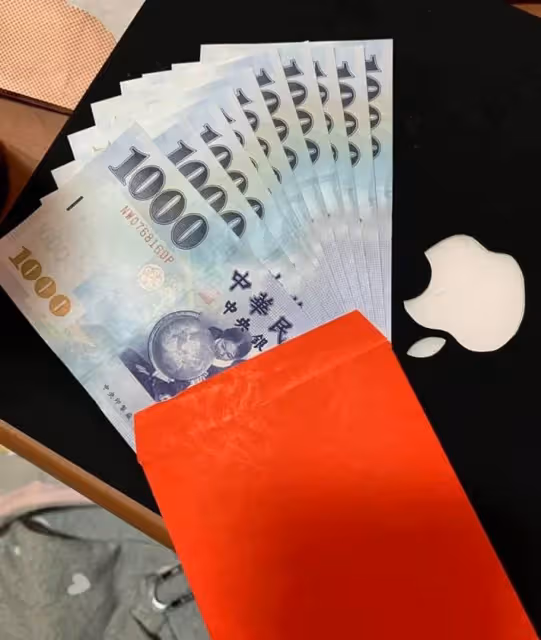 老闆喜得雙胞胎!辦滿月宴強制「要求員工隨禮6000」宴會結束,員工們卻「感動得說不出話」