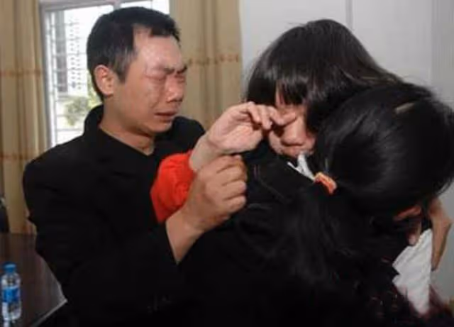 老漢60大壽,去飯店慶祝,結賬時兒女都「裝醉」不買單,前台一句話,全場都蒙了