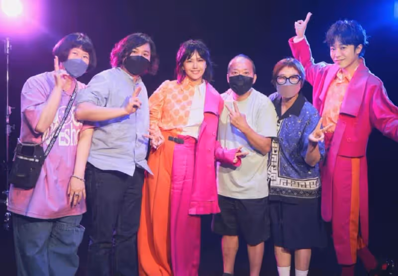 曝44歲孫燕姿懷第三胎,近照腹部隆起飄孕味,經紀人高情商回應