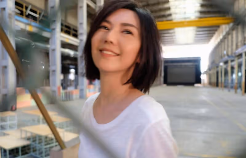 曝44歲孫燕姿懷第三胎,近照腹部隆起飄孕味,經紀人高情商回應