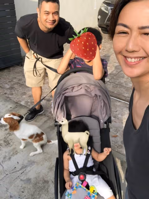 曝44歲孫燕姿懷第三胎，近照腹部隆起飄孕味，經紀人高情商回應