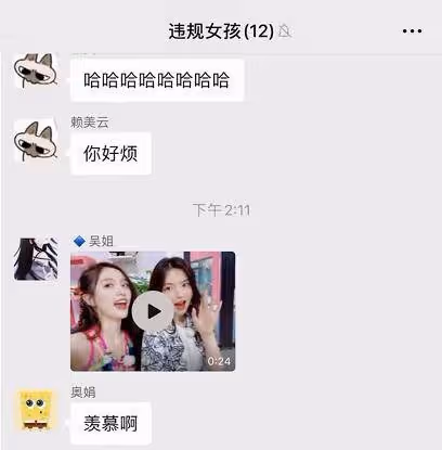 團隊解散後楊超越要去端盤子了？這個服務員顏值有點高，期待了