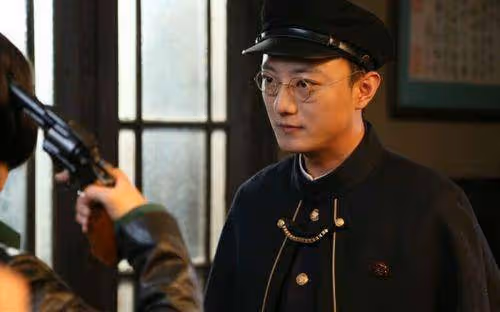 高啟盛這囂張步伐,引全網模仿!連蘇小玎都學不來,這是怎麼?