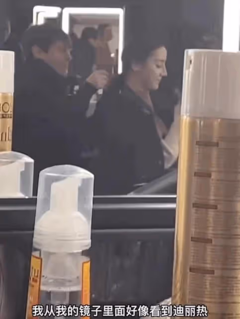 曝熱巴黃景瑜國外度假!女方胖出雙下巴鼻子怪異,與精修圖差別大