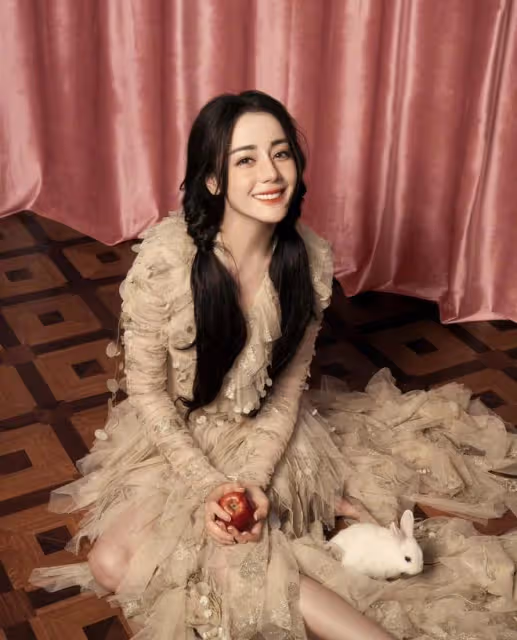 曝熱巴黃景瑜國外度假!女方胖出雙下巴鼻子怪異,與精修圖差別大